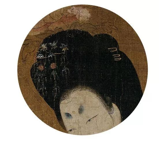 盛唐妇女盛行阔眉，也称挂叶眉