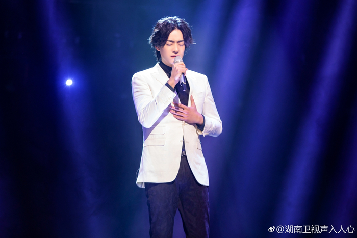 郑云龙因为综艺节目《声入人心》被更多人认识。图片来自节目官微