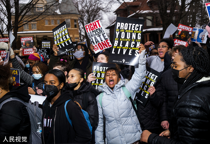 资料图：非裔美国人抗议美国社会种族歧视