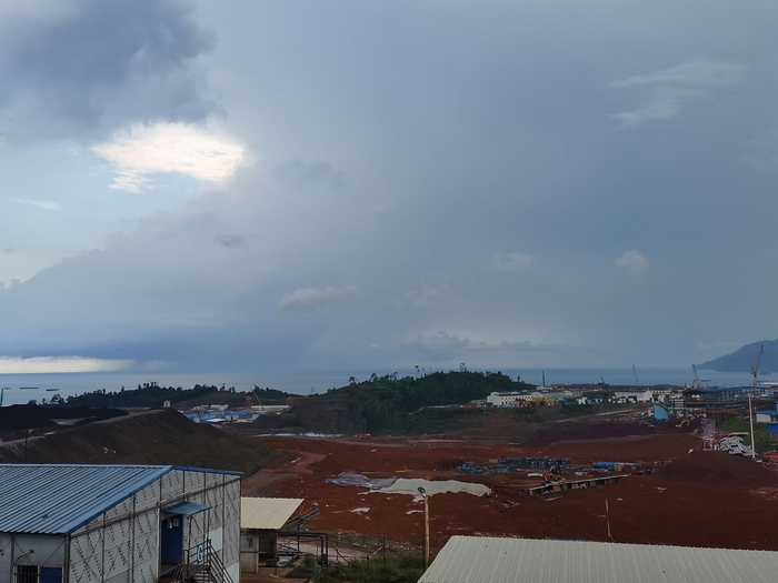 印尼青山工业园内的红土镍矿 图片来源：受访者供图