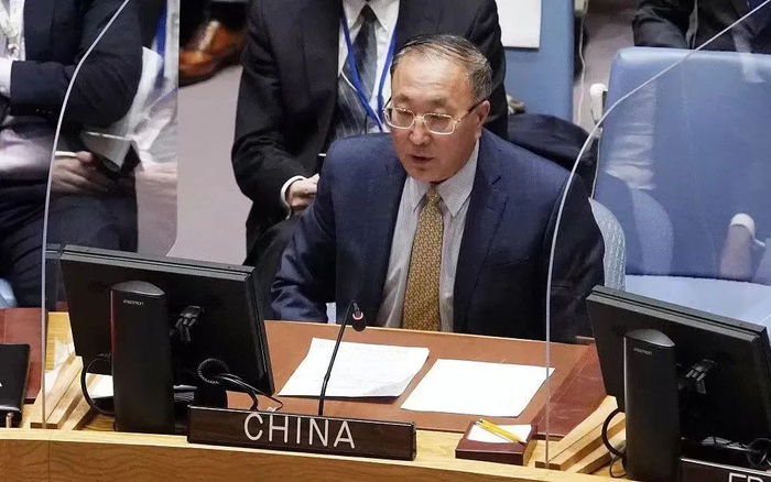 ·中国常驻联合国代表张军发言。