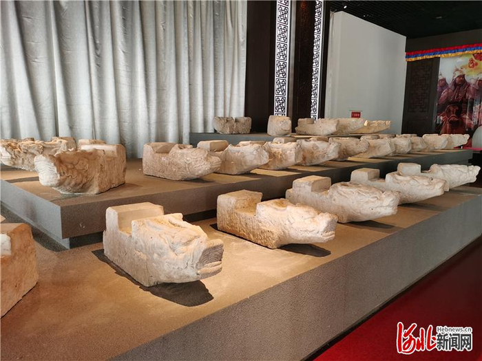 图为元中都遗址出土的汉白玉螭首。 河北日报记者贡宪云摄