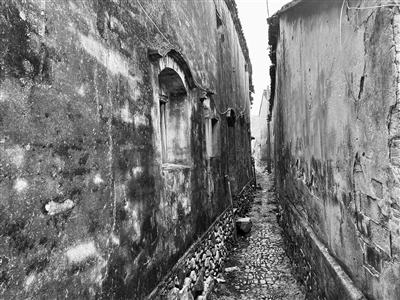     竹林村幽深的小街