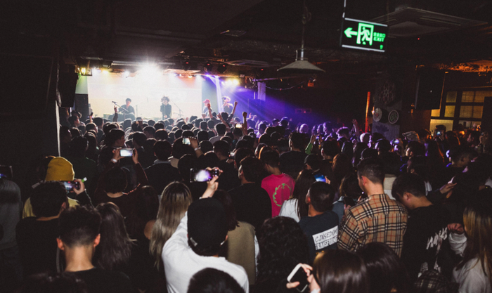 ◼︎酒球会的演出现场 受访者供图