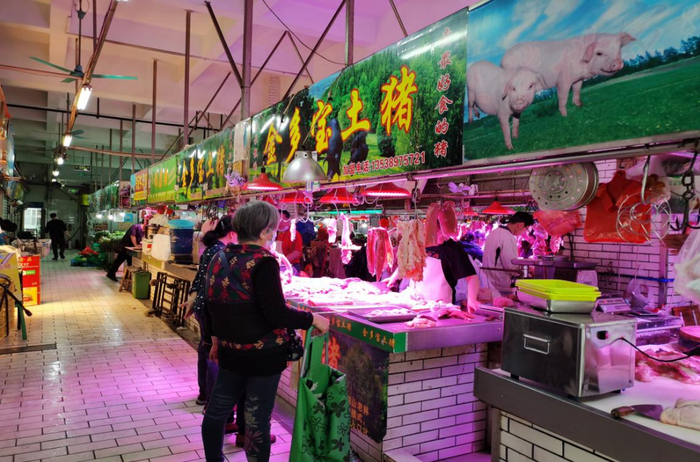 　广州市荔湾区紫来肉菜市场&nbsp;&nbsp;　　图源：时代周报记者栗莉