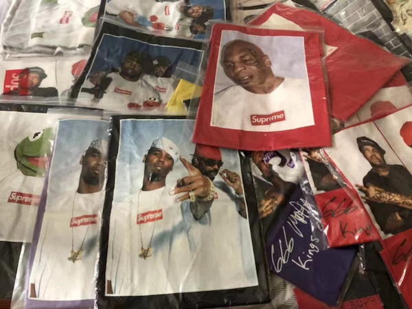 　美国潮流品牌Supreme衣服，受访者供图