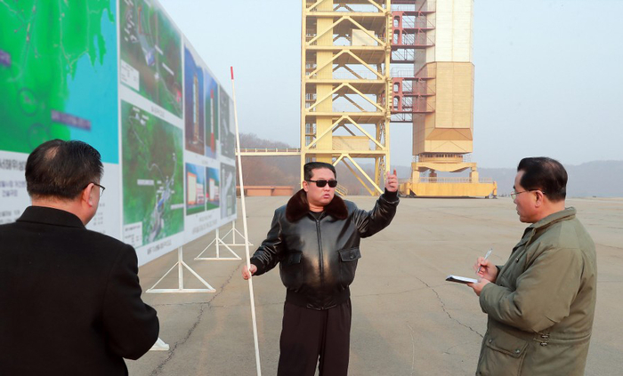 金正恩视察西海火箭发射场 图源：朝中社