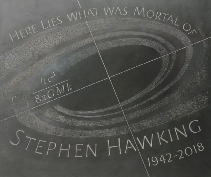 霍金在西敏寺的墓碑石。来源：西敏寺