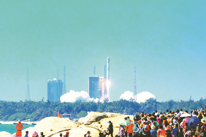 “巢湖一号”升空图。     本报通讯员 骆先洋 摄