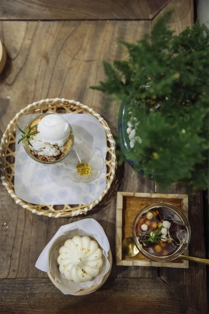 ▲桂花、酒酿和鸡头米，是苏州创意甜品中常能看见的元素