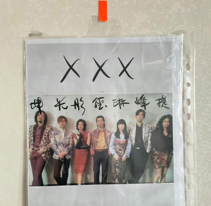 娄烨晒出的工作草图（头顶汉字为演员在剧中的名字）