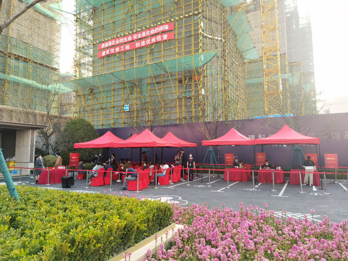 （御桥博翠认购现场，时代周报记者摄）