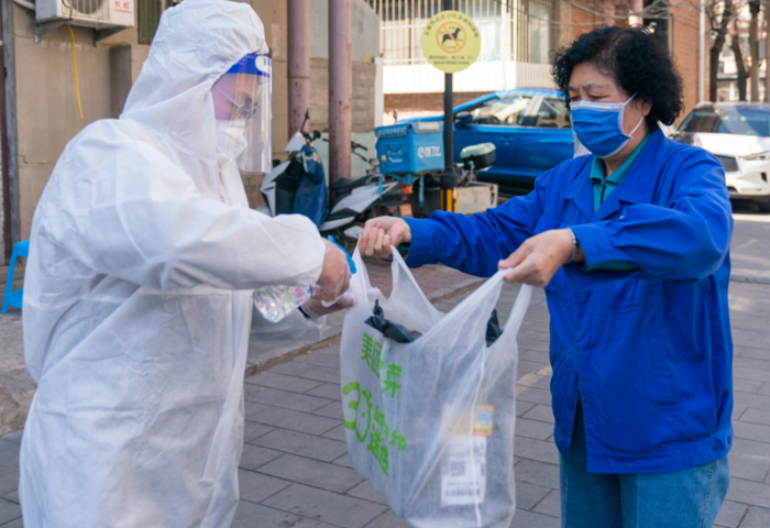 医护人员入户采样