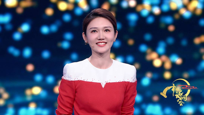 《中国诗词大会》主持人龙洋。受访者供图