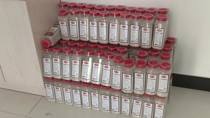 警方查获的严重掺假的劣质胡椒粉产品（照片由警方提供）