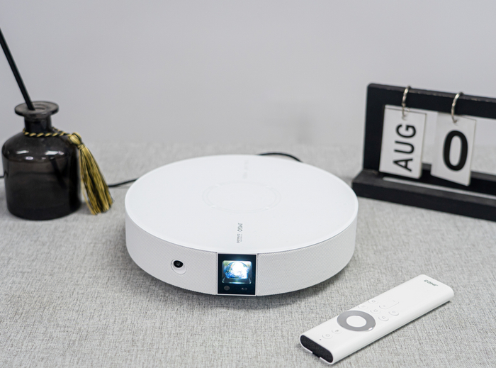 　　总的来说，坚果G9S无论在外观设计还是性能表现上都十分出色。优秀的音画表现和功能配置，令这款本就在外观上出众的产品更加与众不同，3k的价位也令想要体验的用户门槛大幅降低，如果你想要一款具备越级性能的智能投影，坚果G9S这款行业先锋是一个永远不会后悔的选择。