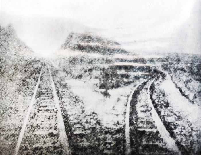     邯涉铁路邯郸至磁山段灵山西坡山势陡峭，为减缓坡度设计的“之”字形线路。    张献伟供图