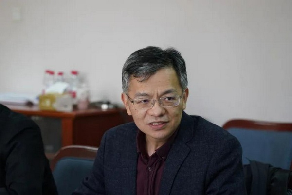 　　清华大学社会科学学院党委书记刘涛雄教授