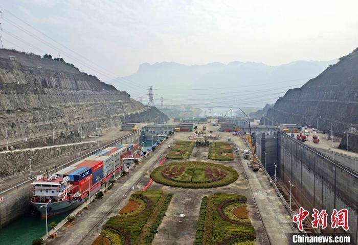 三峡船闸 韩新 摄
