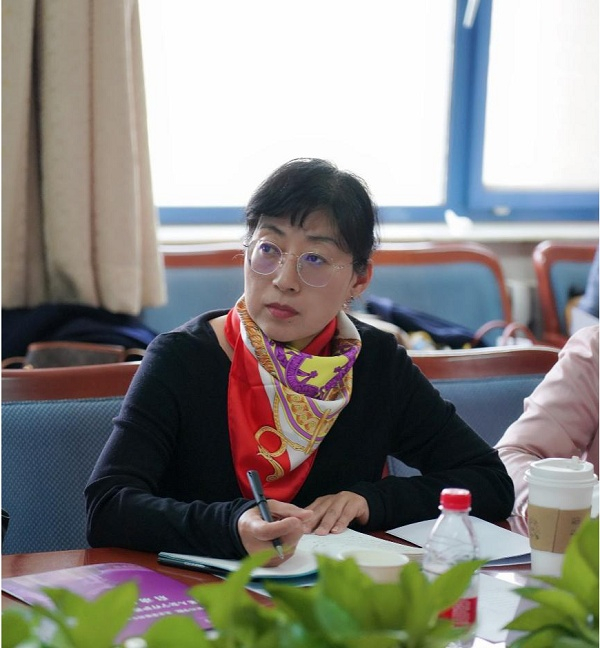 　　荣基金秘书长任蕾