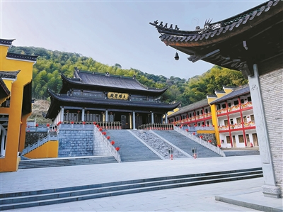     东钱湖城杨村大梅山麓的白云延祥禅寺（史骅 摄）