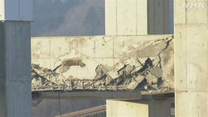 桥墩上出现多处裂痕及破损 来源：日本广播协会