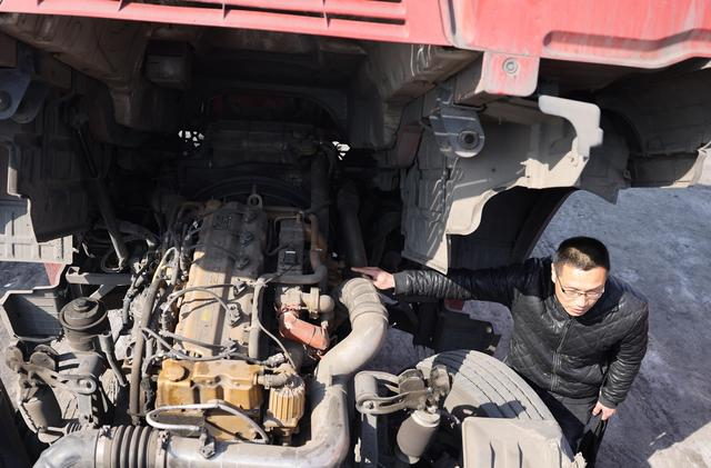 被多位车主反映屡修屡坏的玉柴发动机YCK11400N-60。新京报记者 李英强 摄