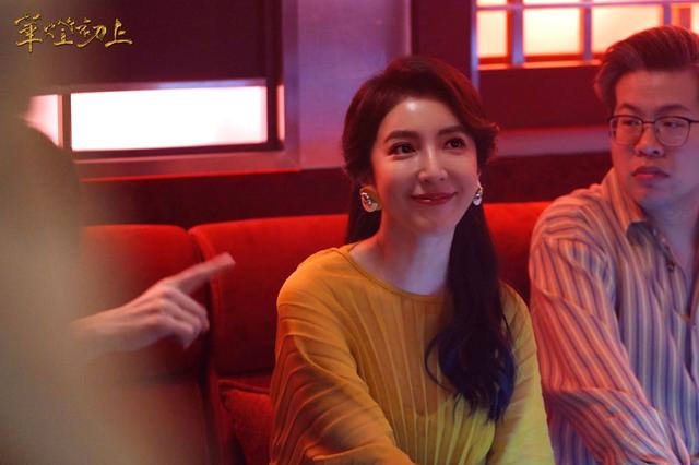 《华灯初上》中，杨谨华饰演“光”的老板娘苏庆仪。受访者供图