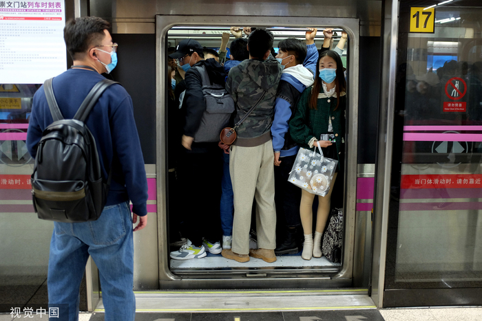 北京地铁早高峰 &nbsp;图源：视觉中国