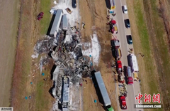 美国密苏里发生大型连环车祸 超百辆汽车被卷入其中