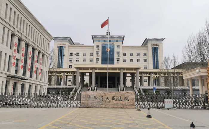 3月18日，案件在中牟县人民法院开庭审理。图/受