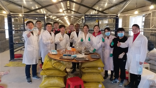 部分团队成员合影。受访者 供图