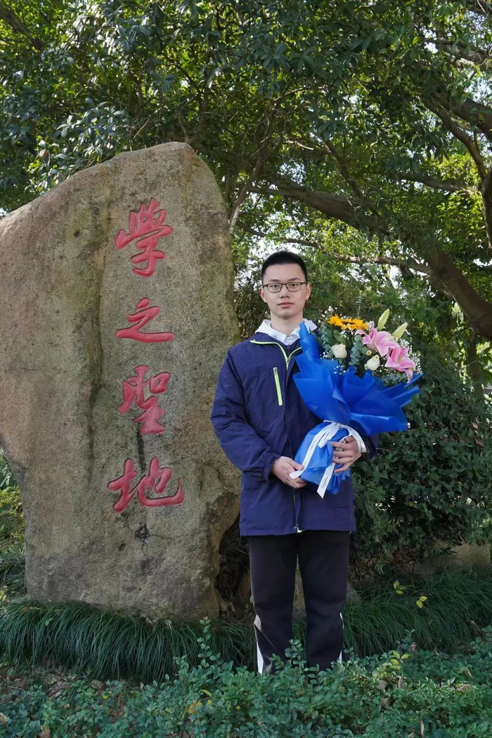 高一就锁定“清北”的刘谨畅。学校供图