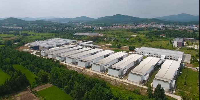 　　（圣迪乐村绵阳梓潼封闭式养殖基地）