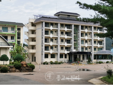 韩国忠北槐山，“全能神”信徒聚居地全景。原文配图