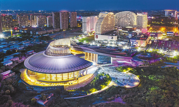     保定主城区东部地标东湖周边夜景。河北日报通讯员 周 刚摄