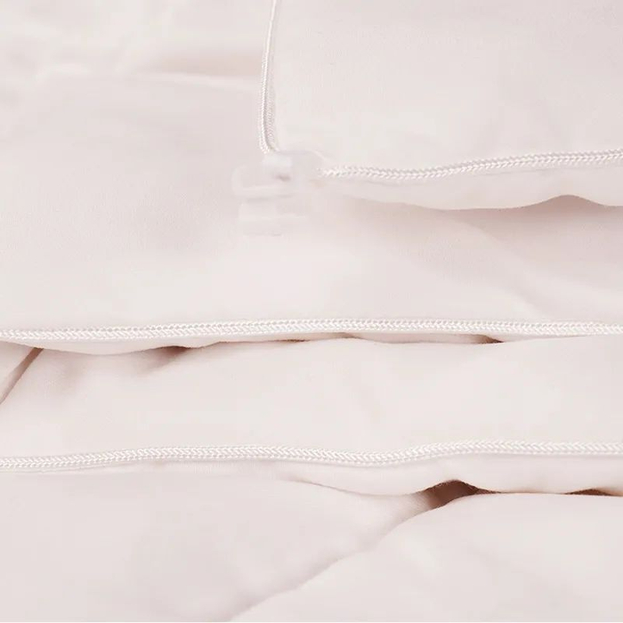 注：蚕丝被自带胎套，不可水洗。