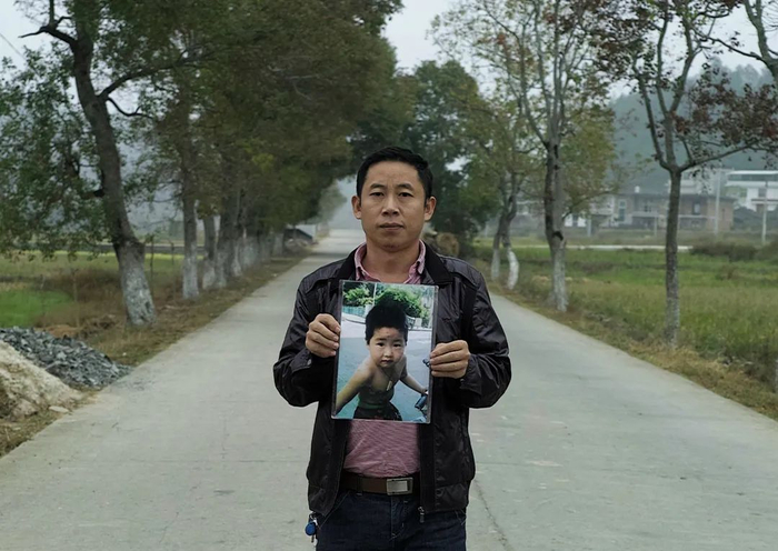 2014年11月2日，孙海洋来到福建龙岩童坊镇寻找被拐卖的儿子（图|视觉中国）