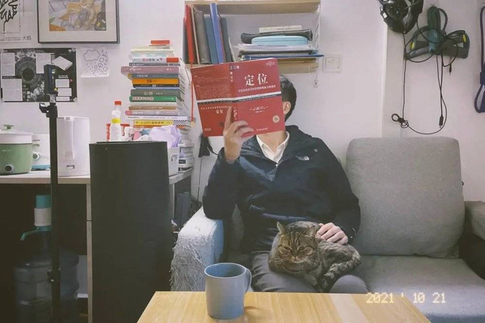 英豪和自己的猫