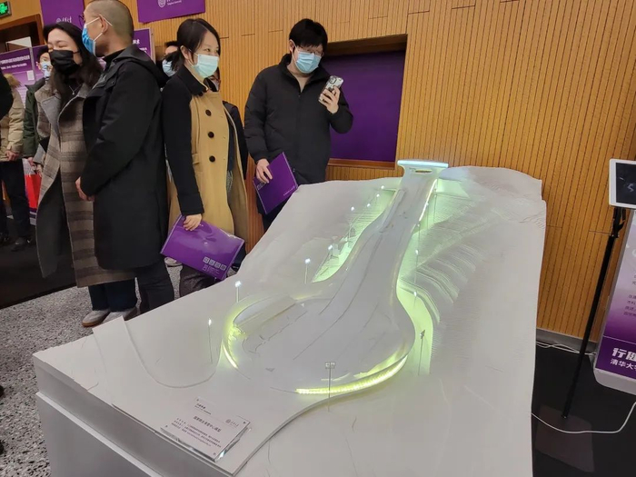 图为行健不息——清华大学“十三五”科技创新成果展现场   陈景秋  摄