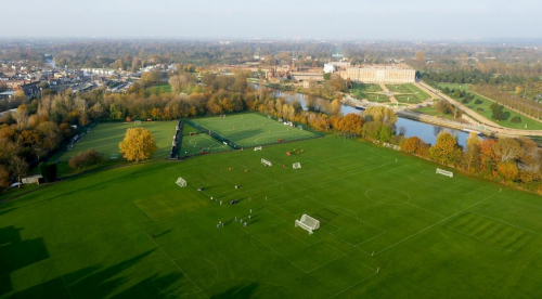 　　图：英国金士顿文理学校位于英国汉普顿宫正对的迪顿公园校区