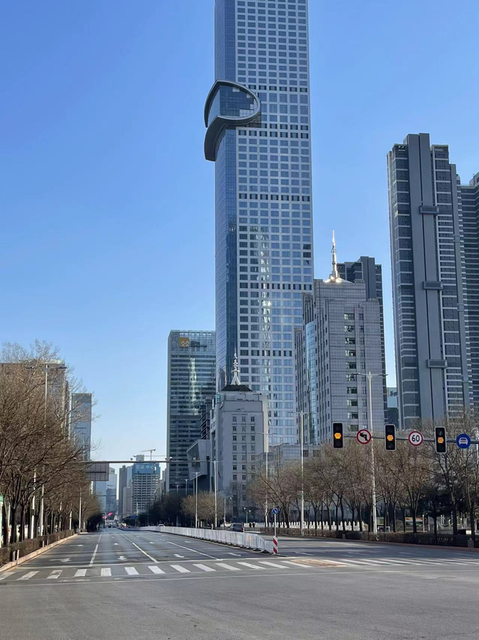 图为青年大街 本报记者宋维东摄