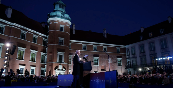 ↑3月26日，美国总统拜登在波兰发表关于俄乌冲突的演讲。