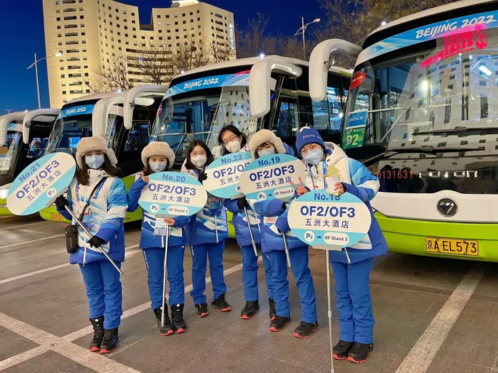 崔心宜（左一）与OF2车长们合影