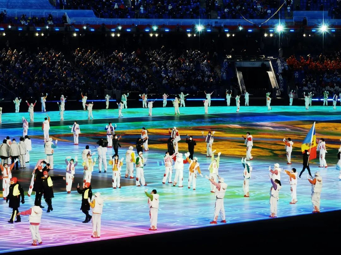 王馨裕、马雨音等标兵在场上表演