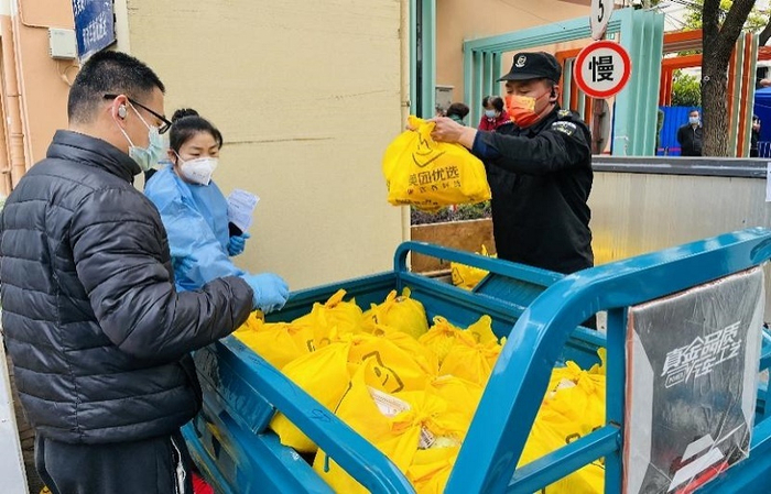 美团优选蔬菜包送达封控社区。（图片由企业提供）