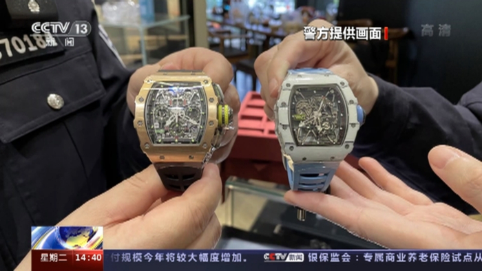 图注：今年2月，厦门海关侦破特大走私手表案 查扣走私高档名表141块 案值2亿元