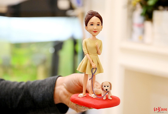 网友按照乔燕以前照片做的塑像