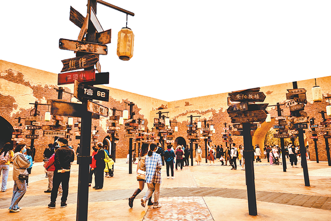 图为只有河南·戏剧幻城。河南日报资料图片