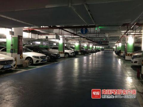 ▲小区负二层停车场。